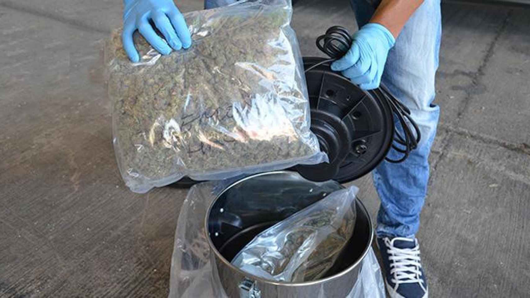 Algunas bolsas de marihuana requisadas en La Jonquera / POLICÍA NACIONAL