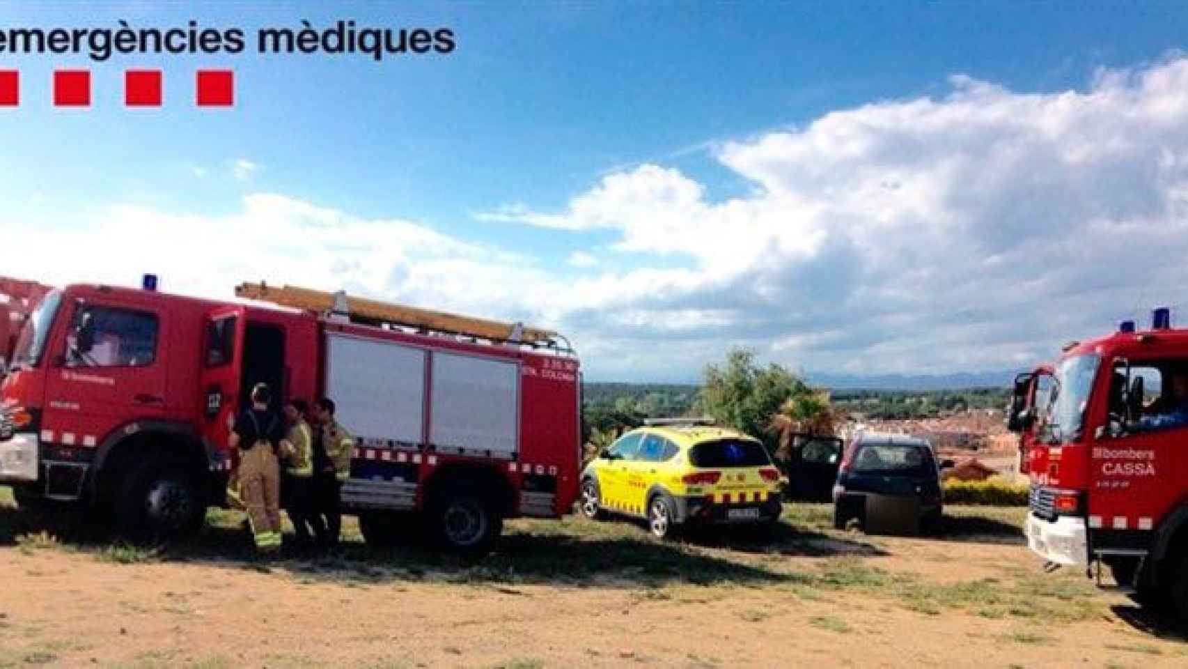 Una foto de archivo de Bomberos y el Servicio de Emergencias Médicas trabajando conjuntamente / SEM 41 intoxicados por monóxido de carbono cerca de Girona
