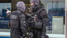 Dos policías en el aeropuerto de París-Orly / EFE