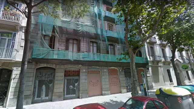 Fachada del edificio de la calle Girona de Barcelona que Europa Capital y Bonavista han comprado a Grupotel / CG