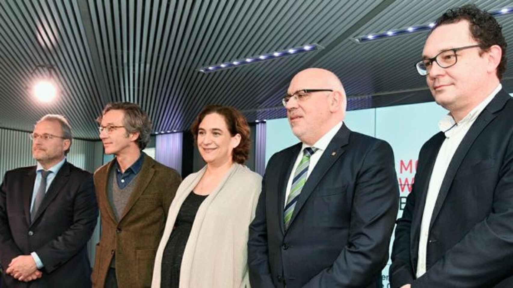Ada Colau (c), junto a Constantí Serrallonga (i), José María Lassalle (2i), Jordi Baiget (2d) y Aleix Valls (d) / CG