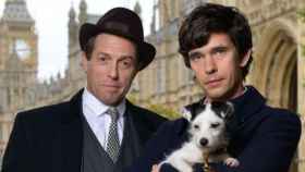 Hugh Grant y Ben Whishaw en 'Un escándalo muy inglés' / BBC