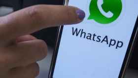 El logo de WhatsApp en un 'smartphone' /EFE