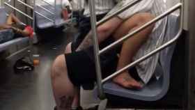 La pareja tuvo sexo en el vagón del metro