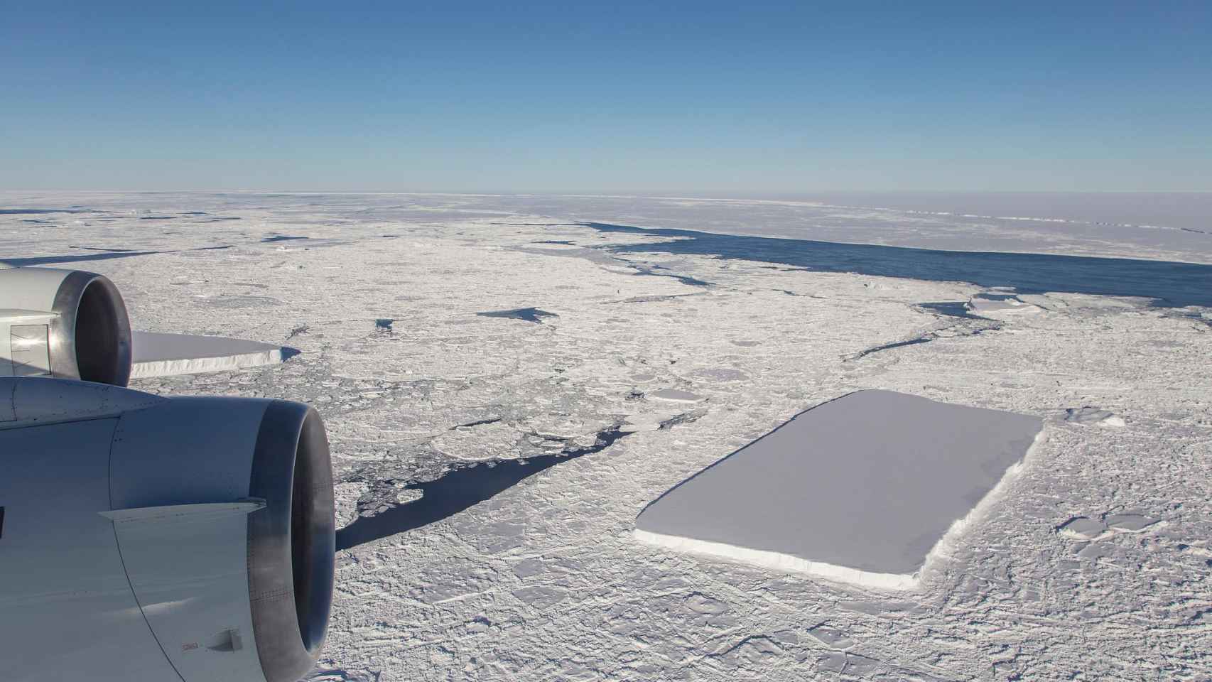 Vista aérea del iceberg tabular fotografiado por la NASA / NASA