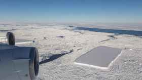 Vista aérea del iceberg tabular fotografiado por la NASA / NASA