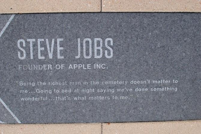 Placa homenaje, una de las curiosidades de Steve Jobs, en Boston / Won-hyoung 김원형 EN PIXABAY