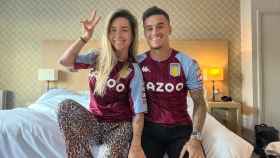 Aine y Coutinho visten la camiseta del Aston Villa / REDES