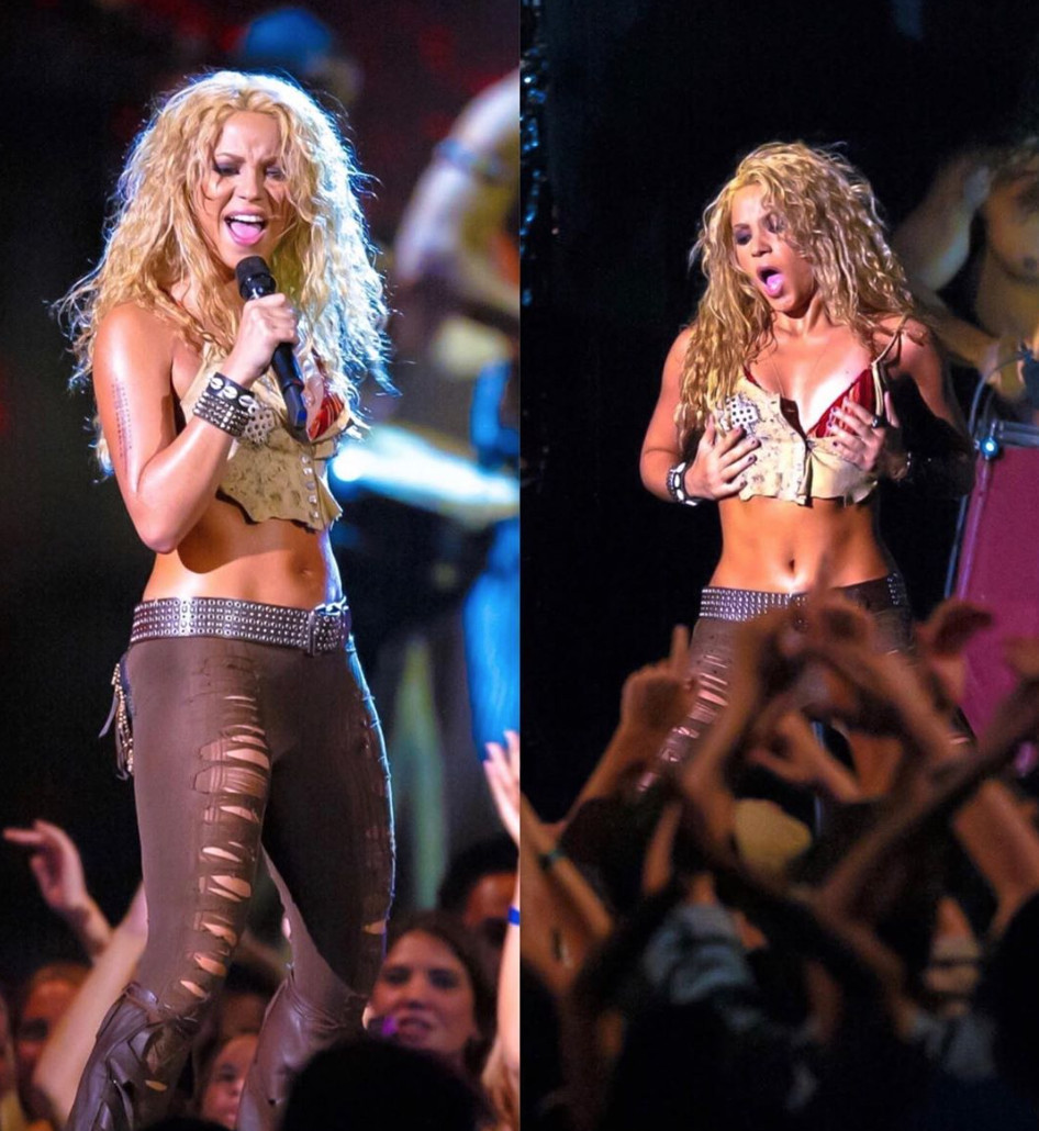 Shakira se toca sus pechos en un concierto