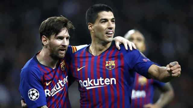 Messi y Suárez celebran un gol con el Barça en la temporada 2018 19 : REDES