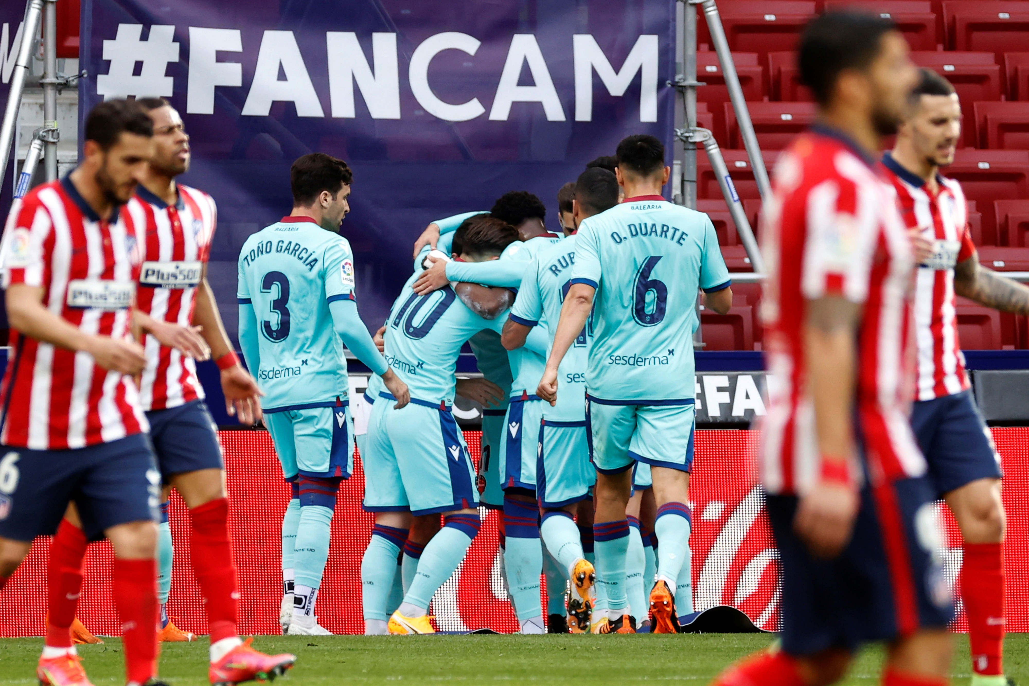 Los jugadores del Levante, celebrando un gol contra el Atlético | EFE