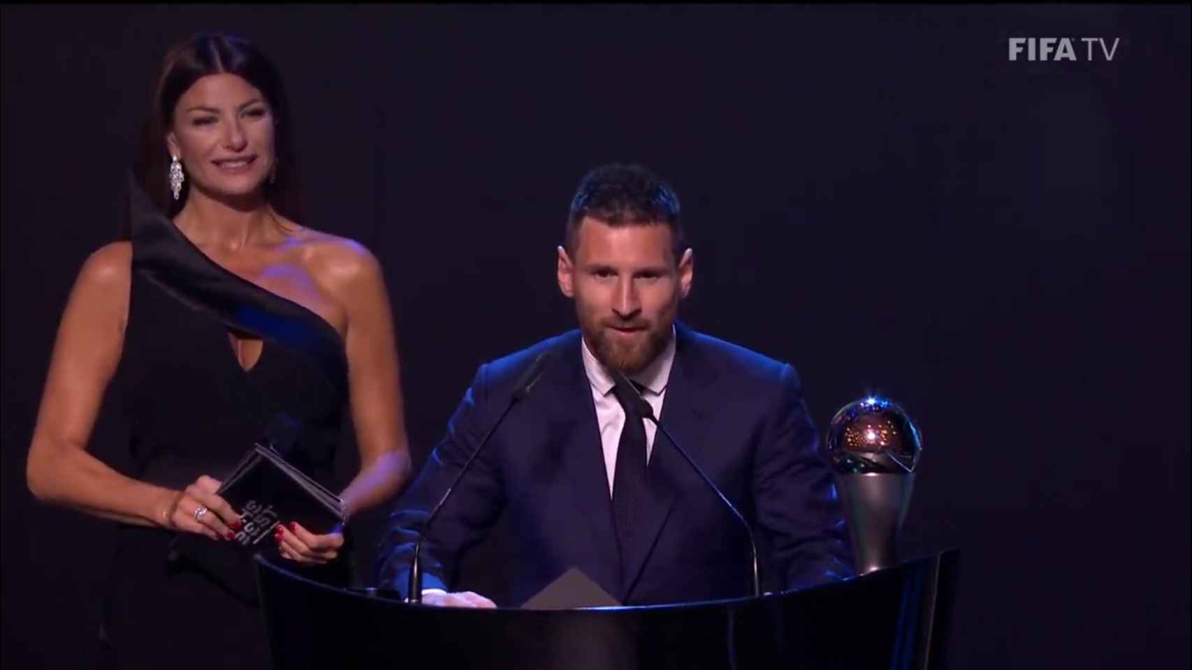Leo Messi con el 'The Best' / EFE