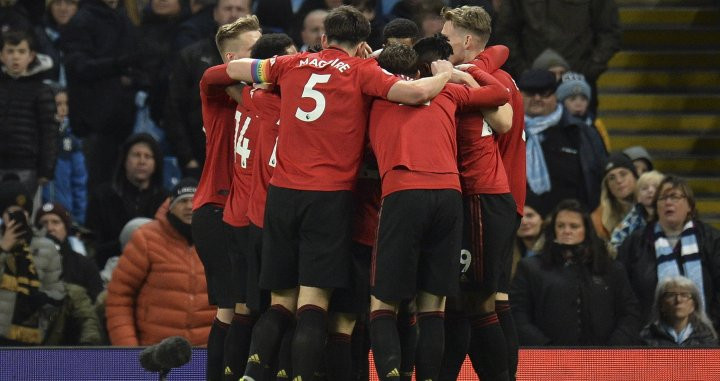 Los jugadores del Manchester United celebrando el gol contra el City / EFE