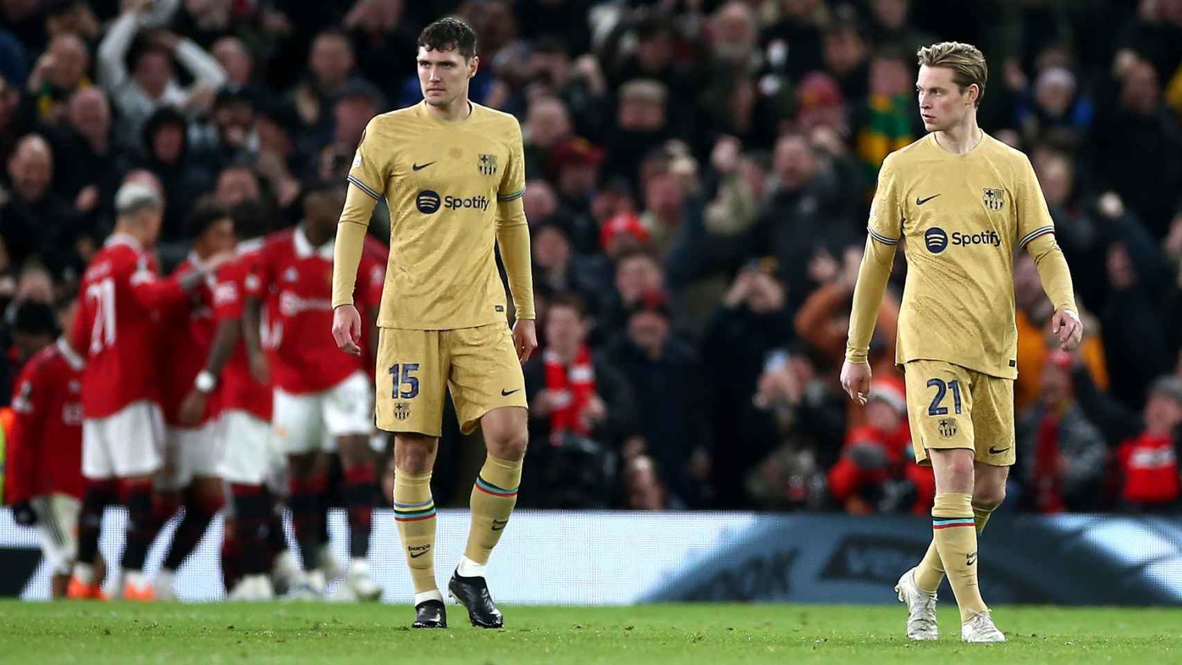 Christensen y De Jong, cabizbajos tras el primer gol del United / EFE