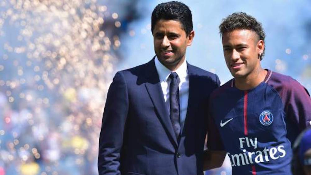 Una foto de Neymar Jr. y Nasser Al-Khelaïfi durante la presentación del jugador / EFE