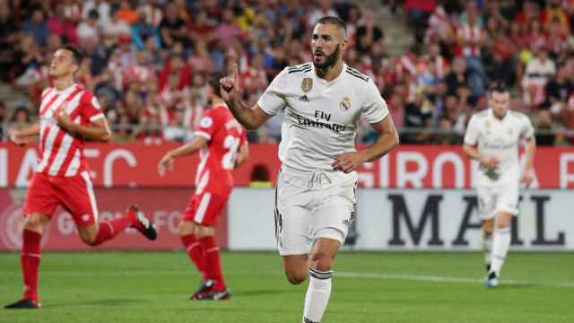 Karim Benzema celebrando uno de sus dos goles contra el Girona / EFE