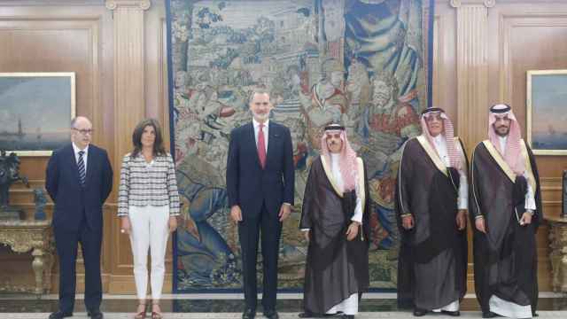 El ministro de Asuntos Exteriores de Arabia Saudi, el príncipe Faisal Bin Farhan Al Saud, recibido por el Rey Felipe VI en Zarzuela / SERVIMEDIA