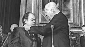 Jordi Pujol y Josep Tarradellas durante la investidura del primero como presidente de la Generalitat en 1980 / EFE