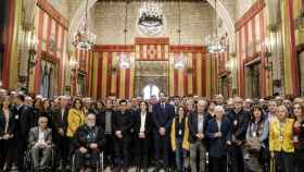 Colau, junto a los alcaldes de l'Associació Catalana de Municipis en el Ayuntamiento de Barcelona / @bcn_ajuntament