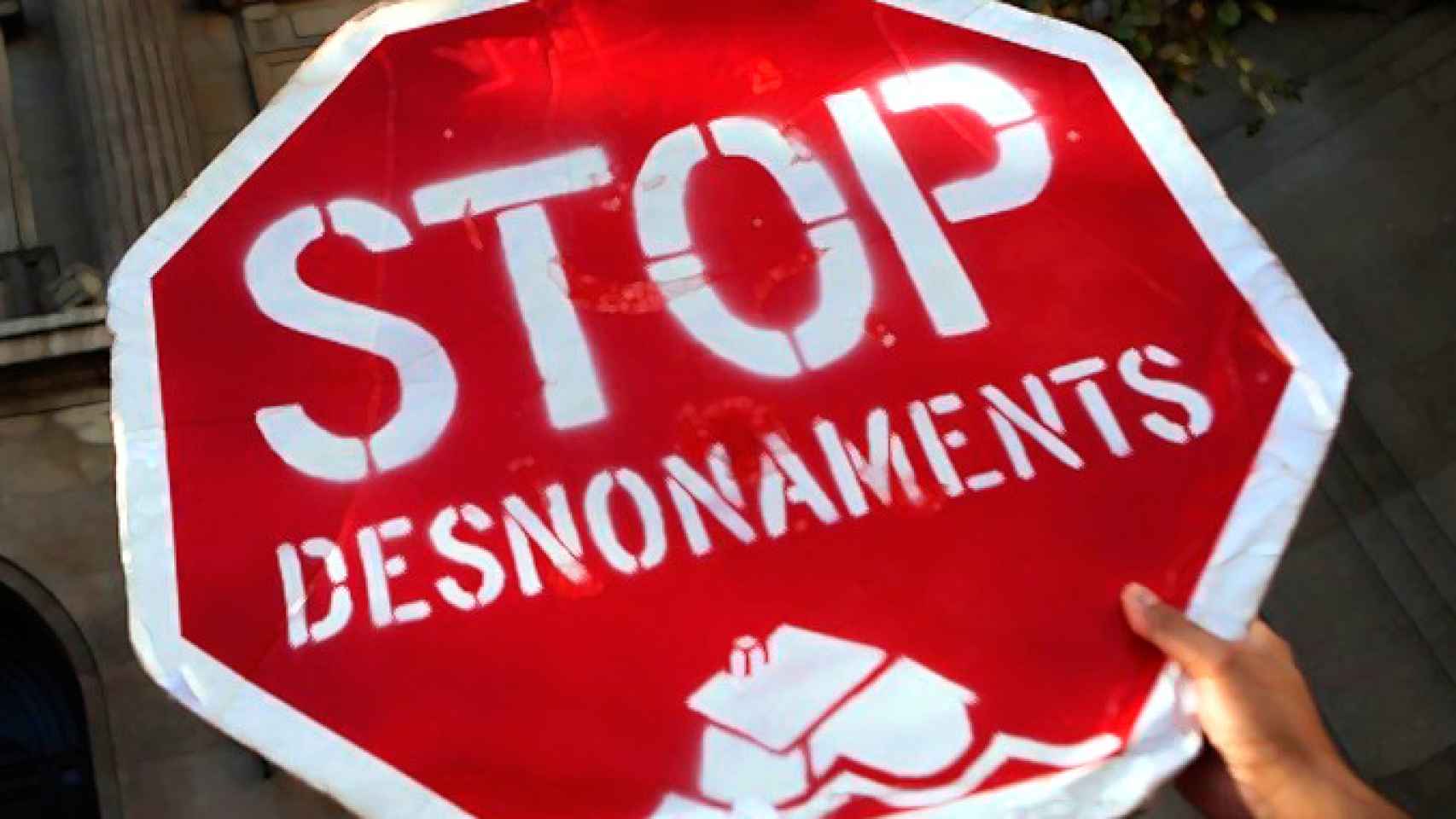 Cartel de 'Stop Desnonaments' en una manifestación de la PAH BArcelona / PAH