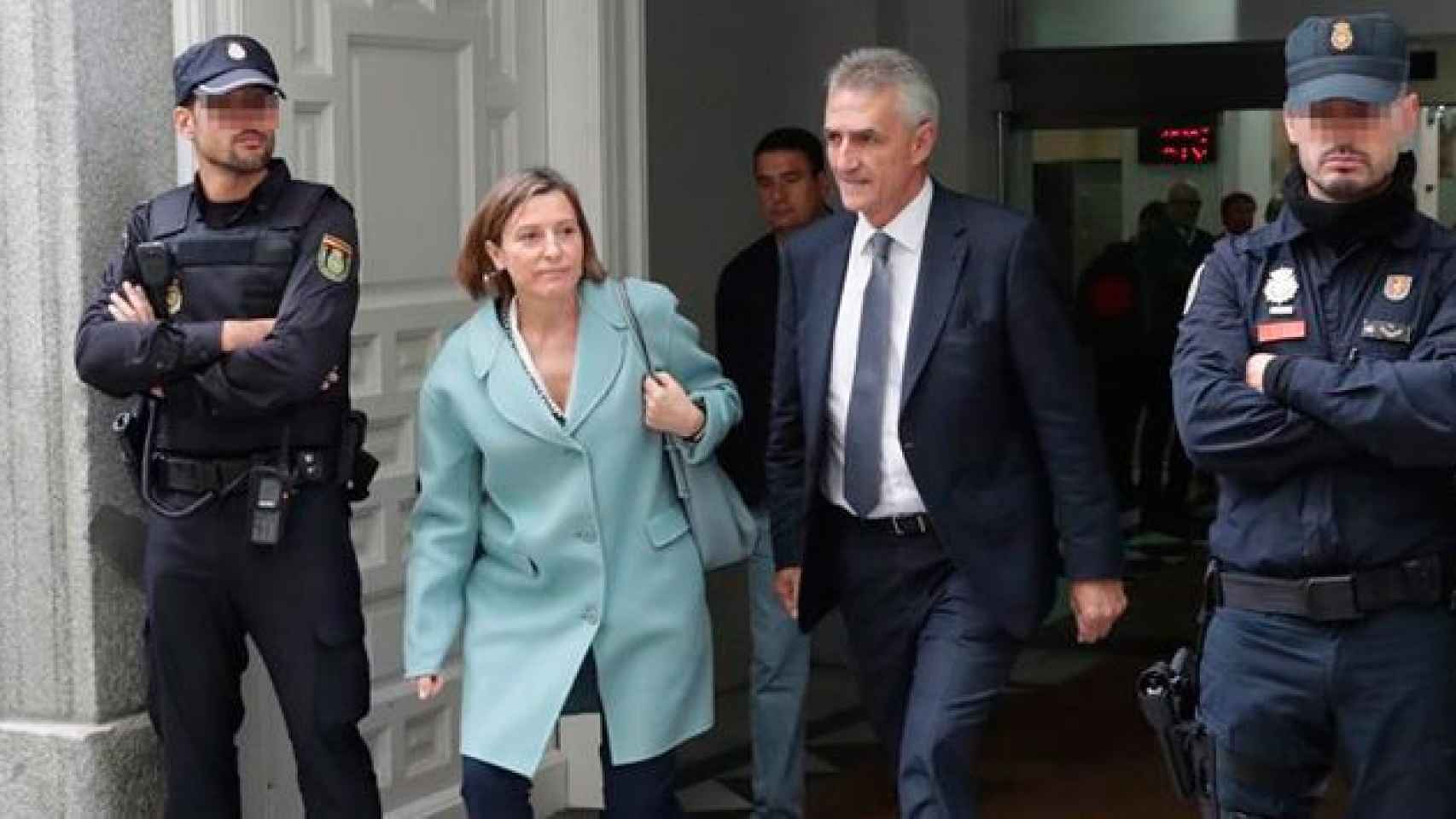 Carme Forcadell, expresidenta del Parlamento catalán, sale del Tribunal Supremo donde estaba citada a declarar con otros seis miembros de la mesa / EFE