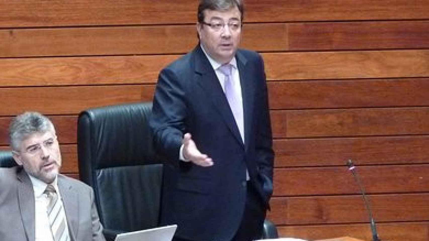 Guillermo Fernández Vara, en el Parlamento autonómico de Extremadura
