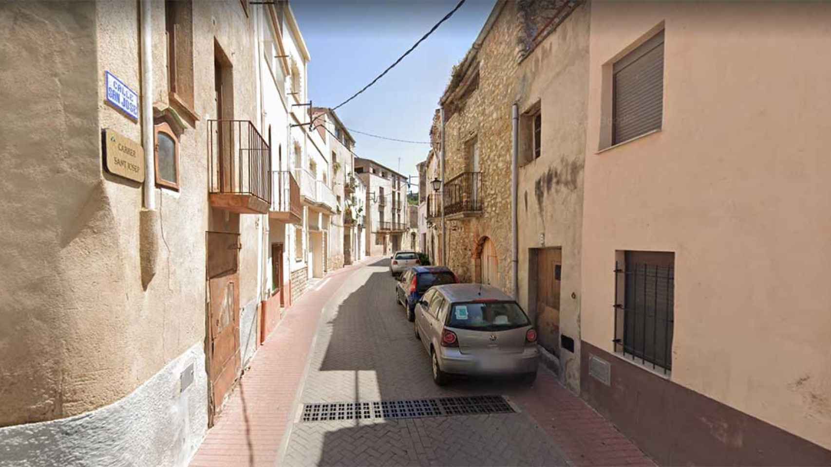 Calle Sant Josep de Godall, donde han encontrado a un matrimonio muerto en su casa por una inhalación de monóxido de carbono / GOOGLE MAPS