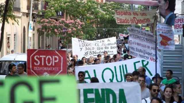 Manifestación contra la subida de los precios del alquiler y los problemas de acceso a la vivienda en Barcelona / EFE