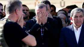 El presidente de Turquía, Recep Tayyip Erdogan, en un funeral por las víctimas del golpe el domingo.