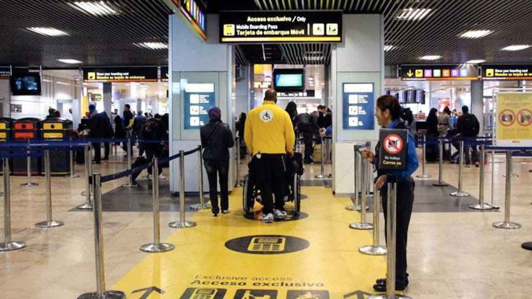 Imagen de uno de los filtros de seguridad del aeropuerto de Madrid Barajas / AENA