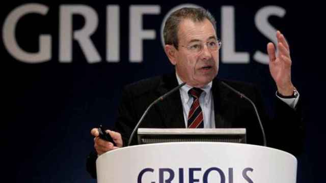 El presidente de Grifols, Victor Grifols, en una rueda de prensa de la compañía / EFE
