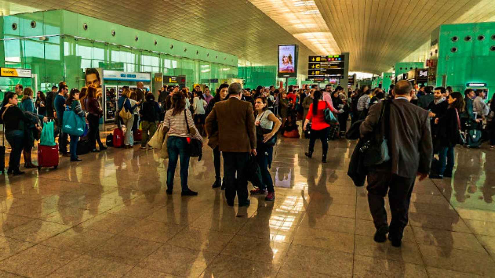 Imagen del interior del aeropuerto de El Prat, de la red Aena / CG