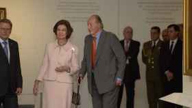 El rey Juan Carlos y la reina Sofía reaparecen juntos y entre tesoros
