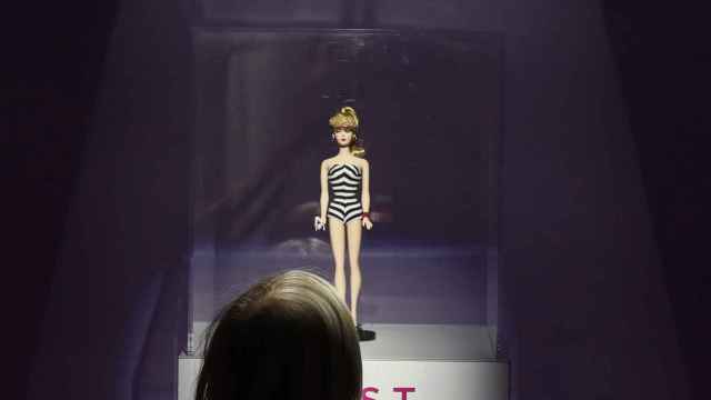 Una Barbie en una exposición / EFE