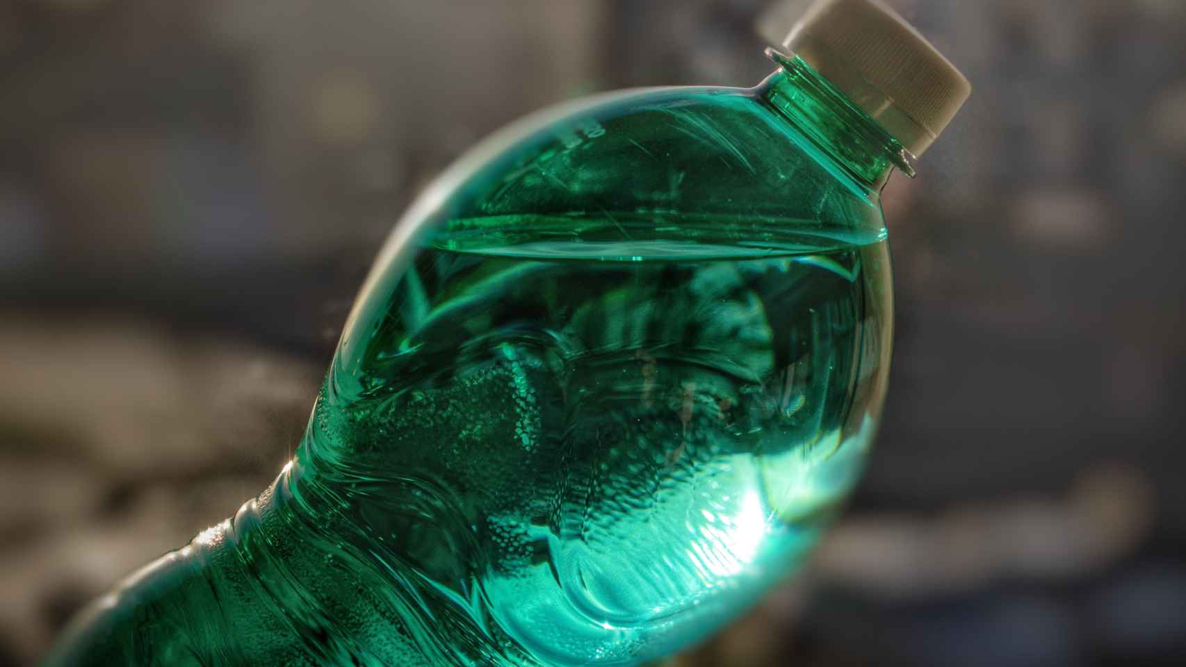 Una botella de agua en imagen de archivo / PXFUEL