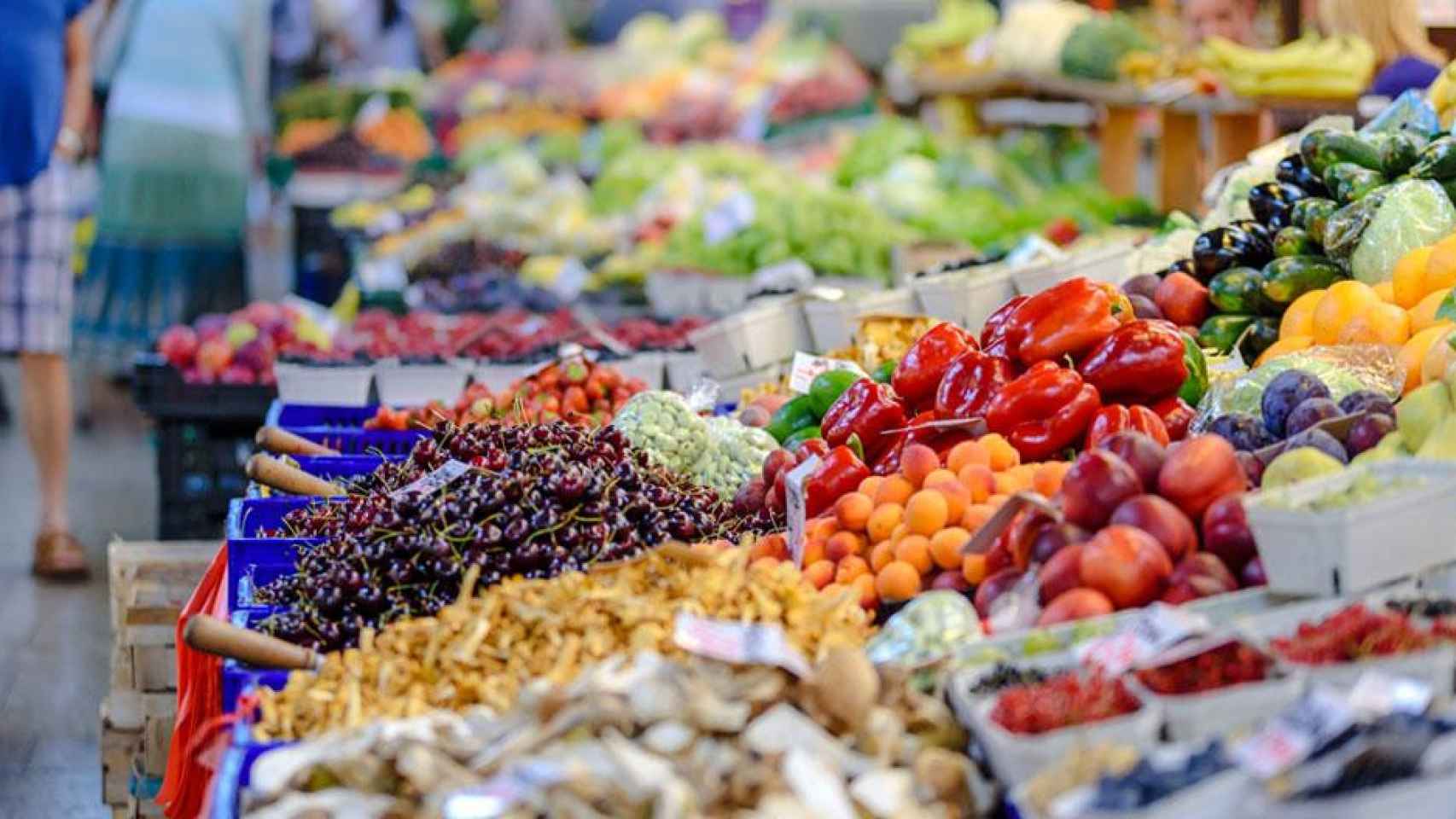 Frutas y verduras en un mercado / PEXELS