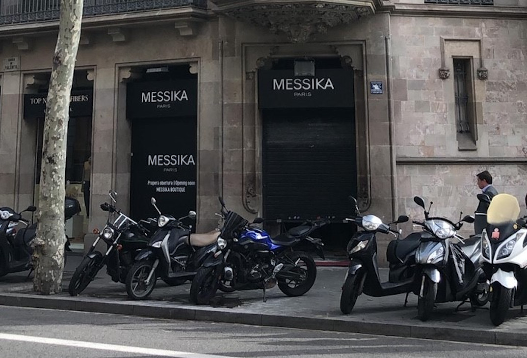 Exterior de la tienda de joyas Messika Paris en la calle Paseo de Gracia de Barcelona / BCW GLOBAL