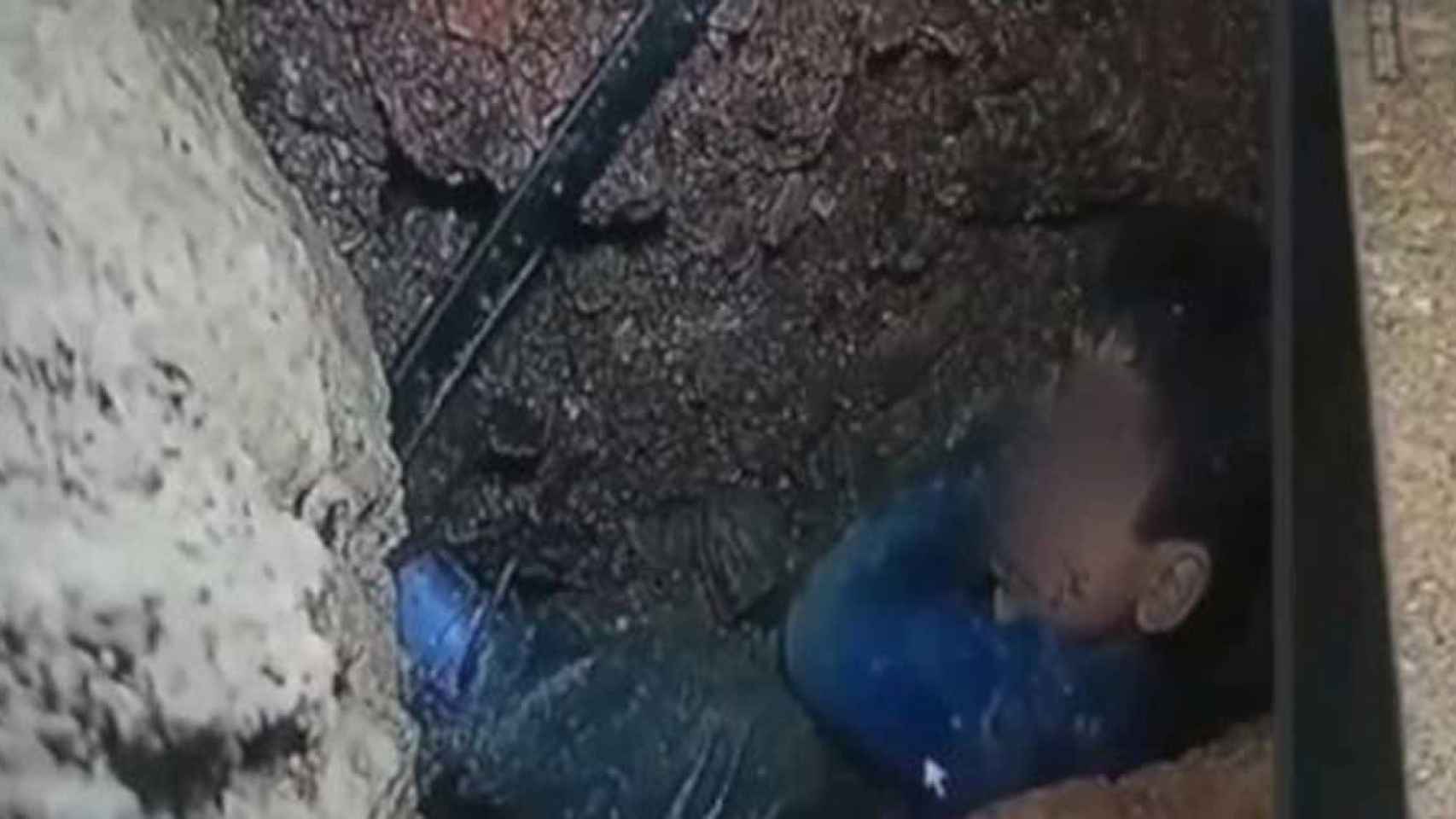 Rayan, de 5 años, cayó al interior de un pozo de 32 metros de profundidad