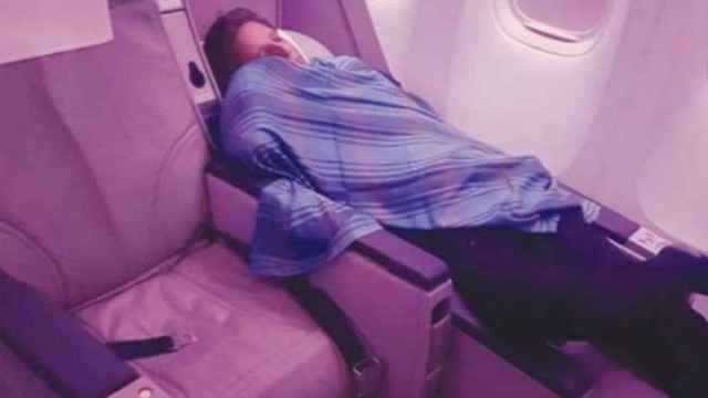 Un pasajero capturó la imagen del piloto dormido