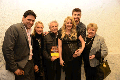 Shakira posa con parte de su familia