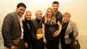 Shakira posa con parte de su familia