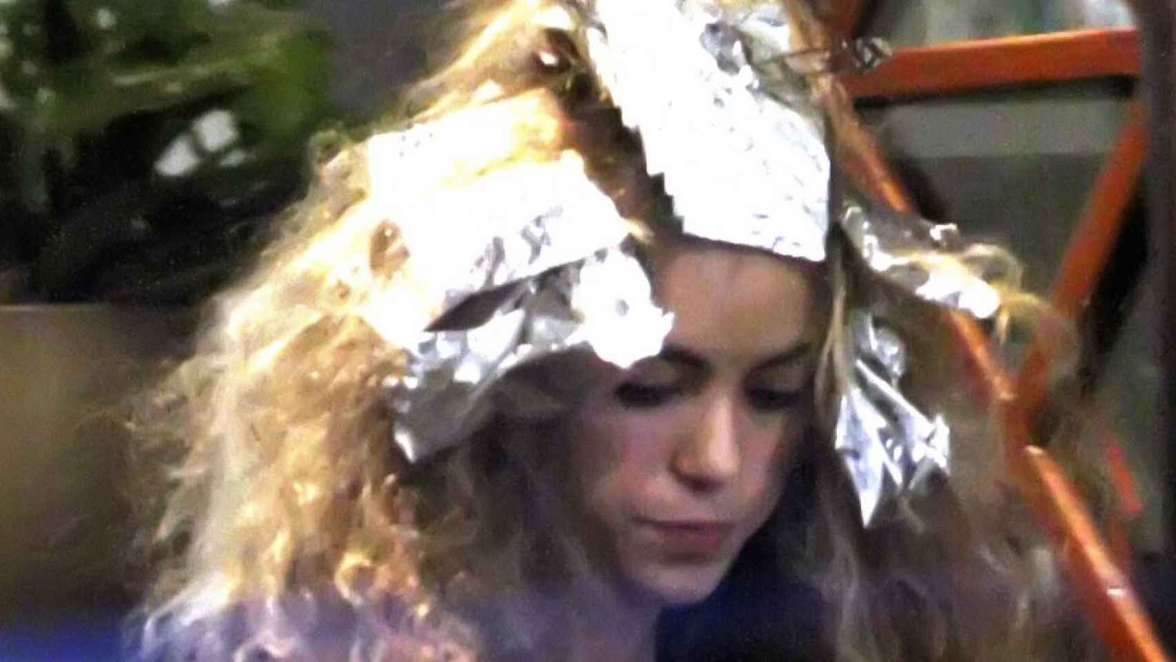 Shakira en la peluquería poniéndose extensiones