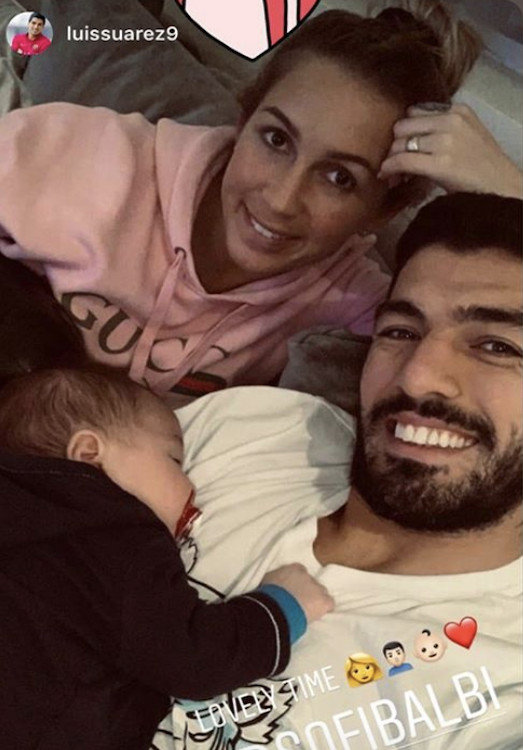 Sofía Balbi y Luis Suárez junto a su tercer hijo, Lautaro / Instagram