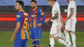 Messi y Busquets en el Barça-Madrid del sábado / EFE