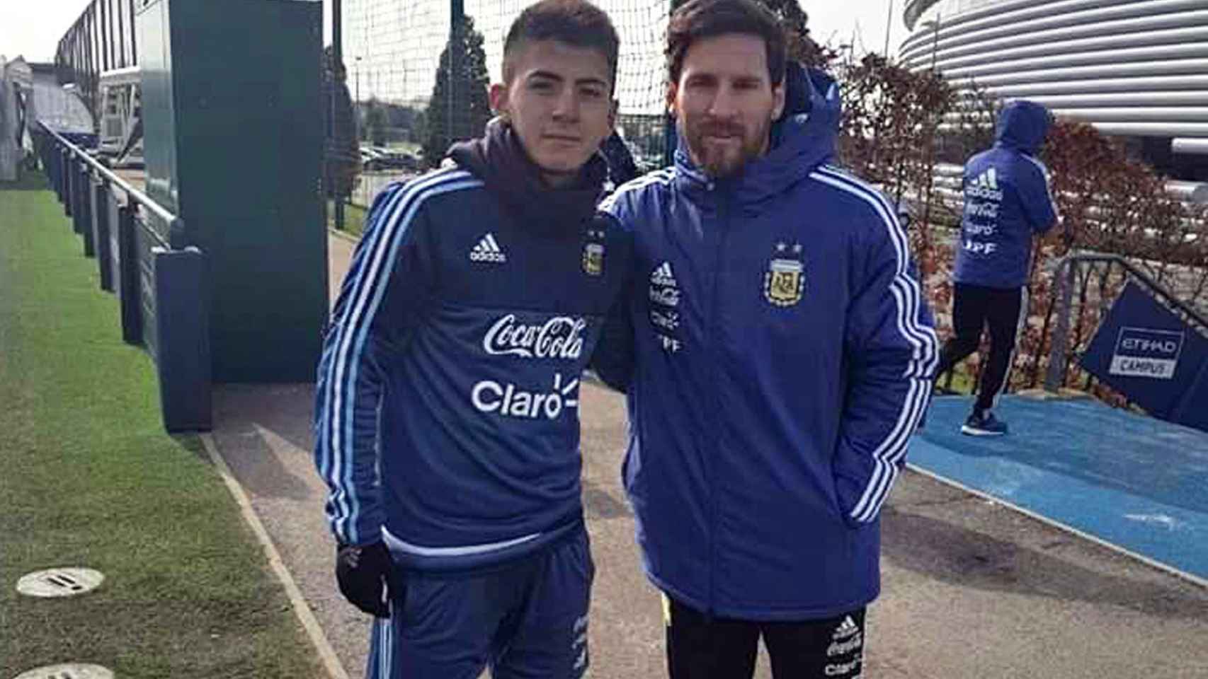 Almada y Messi en una concentración con Argentina / Redes