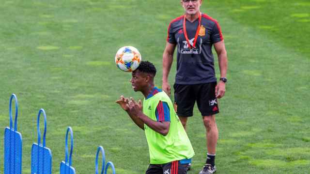 Una foto de Ansu Fati entrenando con la sub-21 ante los ojos de Luis De La Fuente / EFE