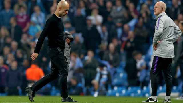 Guardiola cabizbajo en el Manchester City - Tottenham / EFE