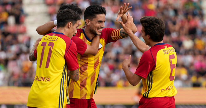 Marc Bartra celebra su gol contra Jamaica junto a Cristian Tello y Riqui Puig / EFE