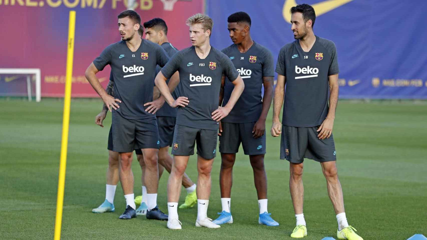 Los jugadores del Barça en el entrenamiento previo al partido de Champions League / EFE