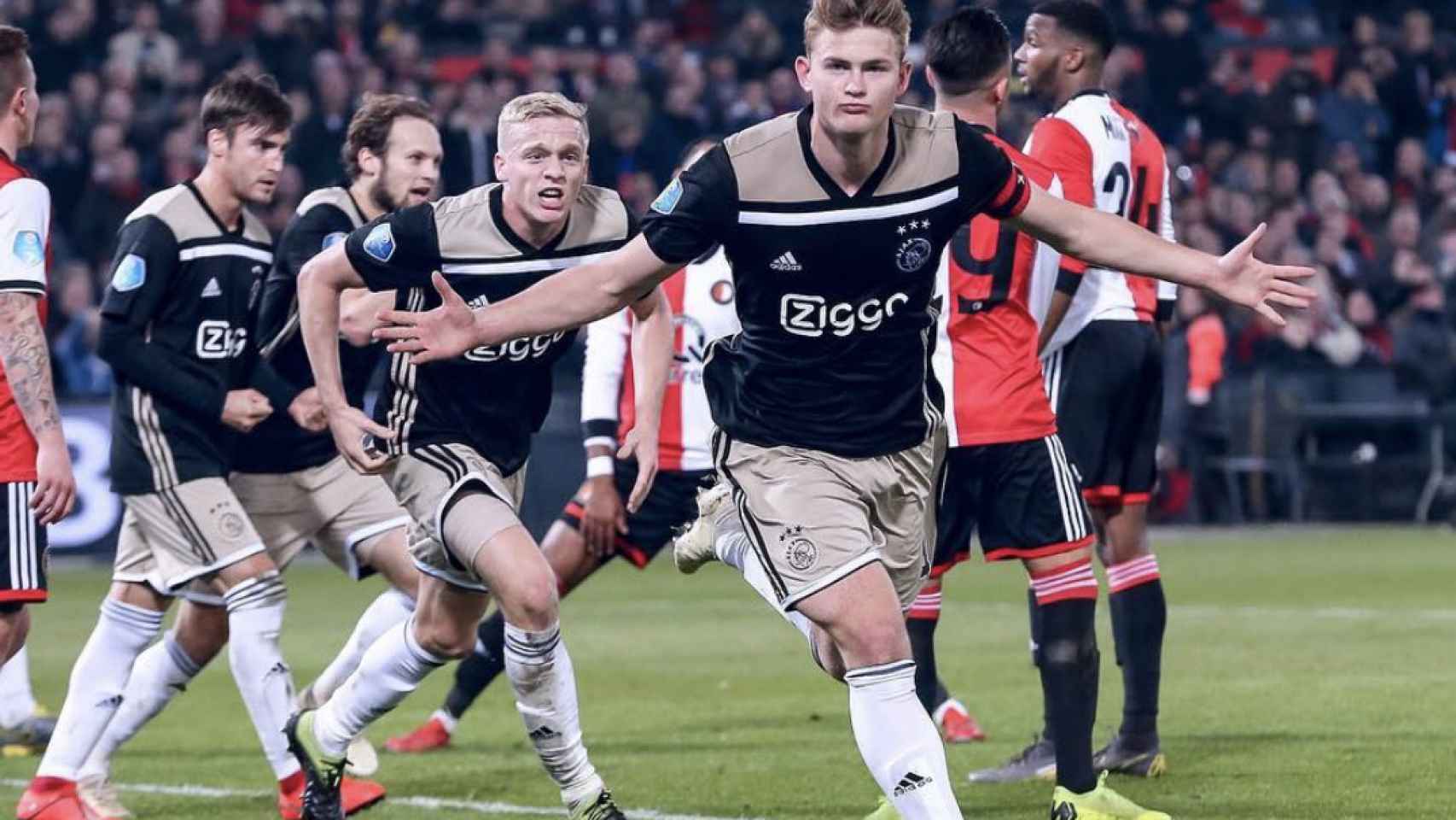 Una foto de Matthijs De Ligt durante un partido del Ajax / Instagram